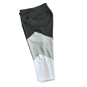 Athletic Black & White Capri - Lg (12-14)